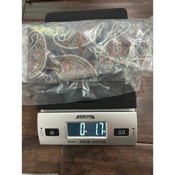 Roundtree & Yorke Hand-Sewn Paisley Necktie All Silk Made In USA - Picture 7 of 7